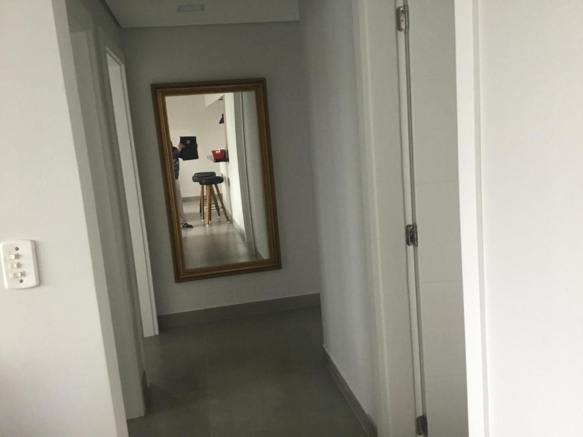 Apartamento Na Quadra Da Com Tres Quartos Em Sc.