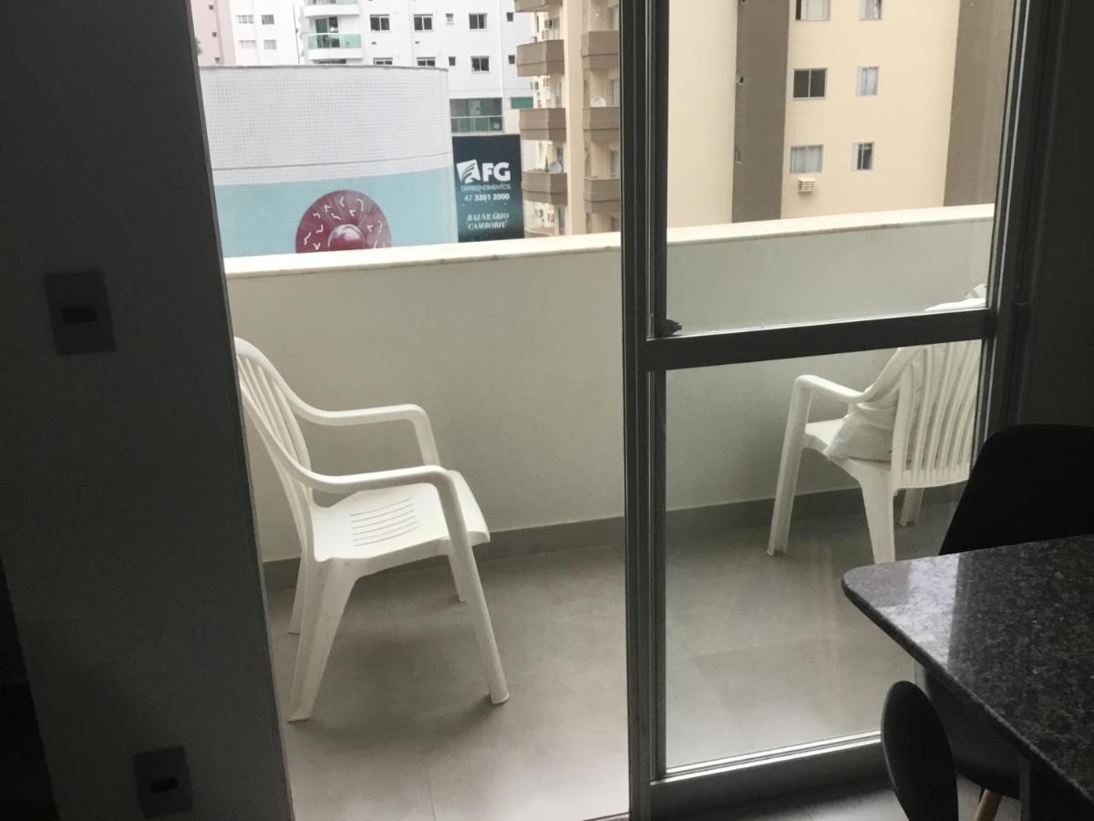 Na Quadra Da Com Tres Quartos Em Sc. Apartamento